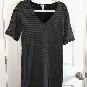 Black and White Striped V-Neck Top